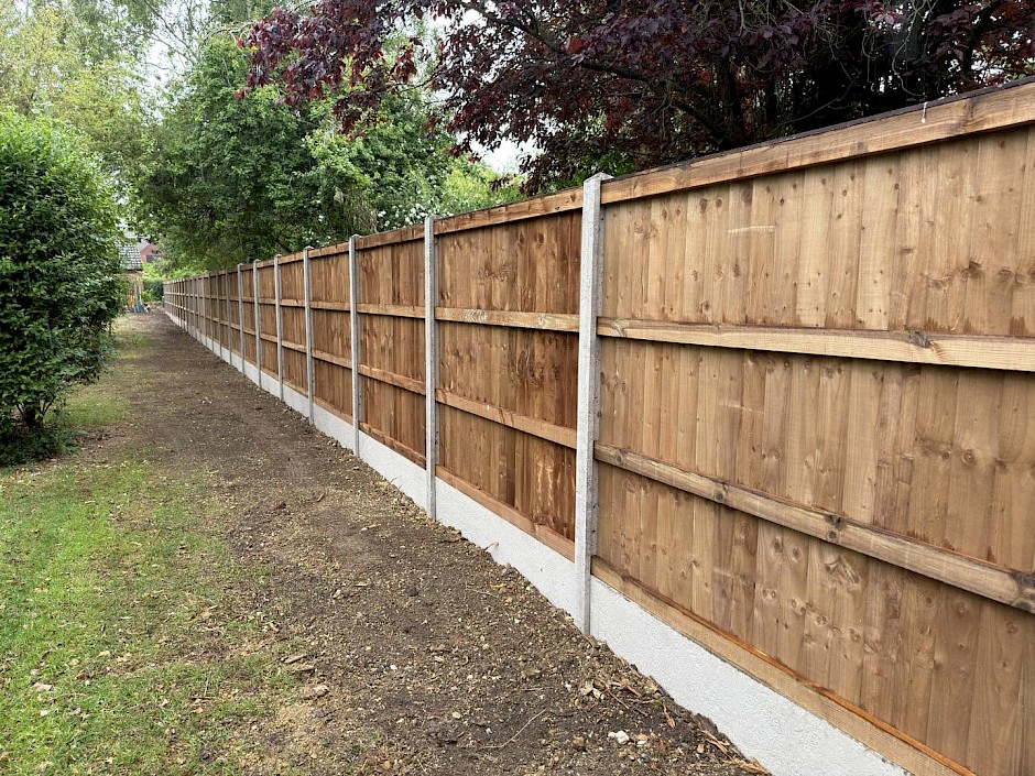 fencing contractor in norfolk, close board fencing